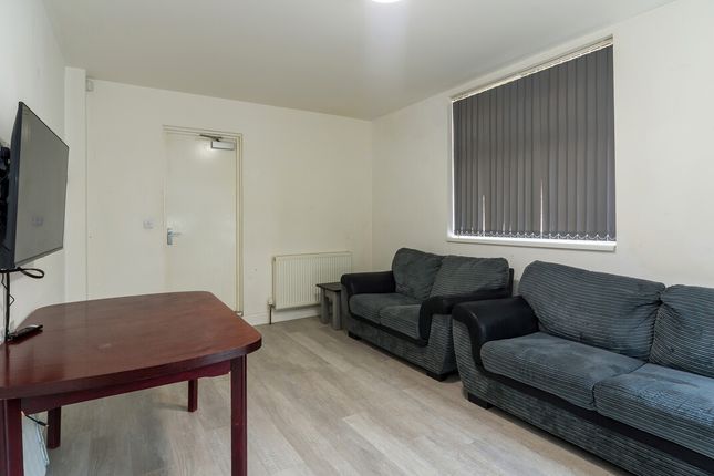 28, Beverley Road, Kingston upon Hull photo 3