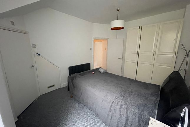 Thumbnail Flat to rent in East Tenter Street, London