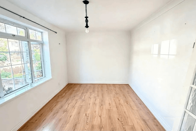 1 The Alders, HOUNSLOW photo 4