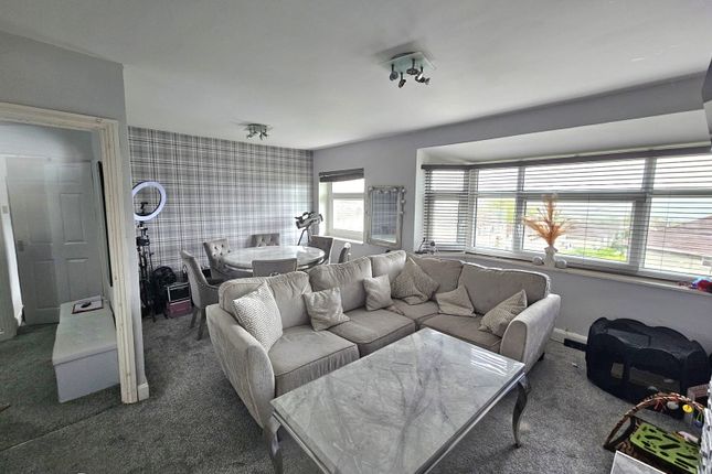 28, Lime Grove, Neath photo 3