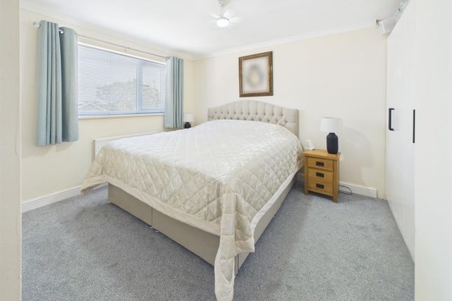 21, Coney Furlong, Peacehaven photo 4