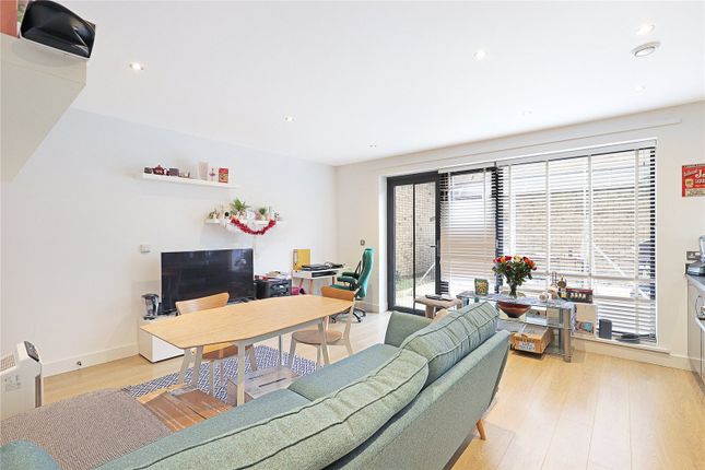 Flat for sale in Parade Gardens, Chingford, London