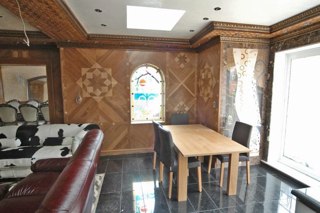 43, The Ridings, Ealing photo 4