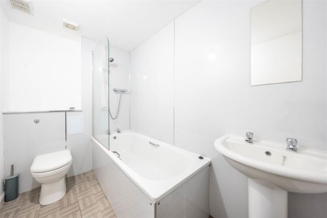 Flat 7, 19, Glengate, Kirriemuir photo 5