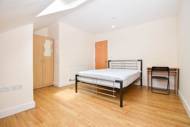 72 Eastleigh Road, Leicester photo 5