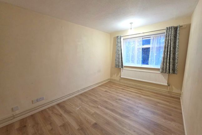 49 Melbourne Road, London photo 5