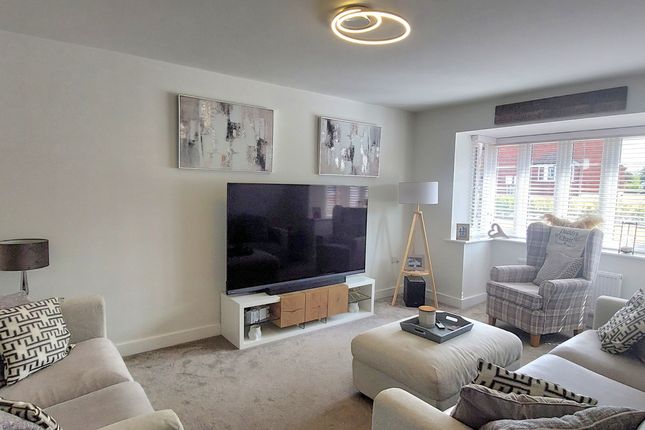 8, Churn Close, Telford photo 2