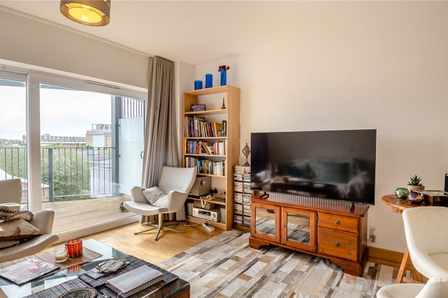 Flat to rent in Flamsteed Close, Cambridge