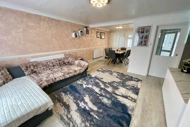 42, Bembridge Gardens, Luton photo 2
