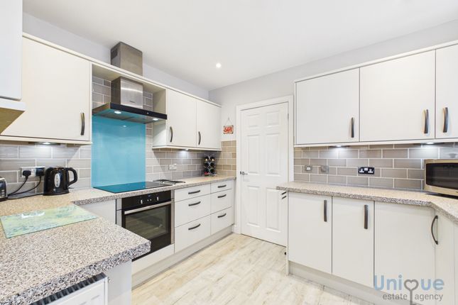 9, Gladeway, Thornton-Cleveleys photo 2