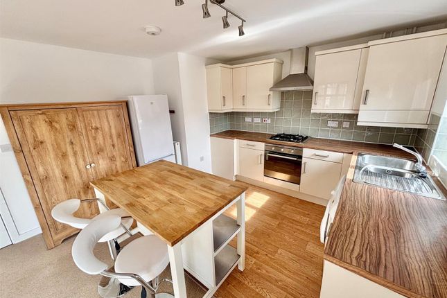 14, Finch Court, Trowbridge photo 3