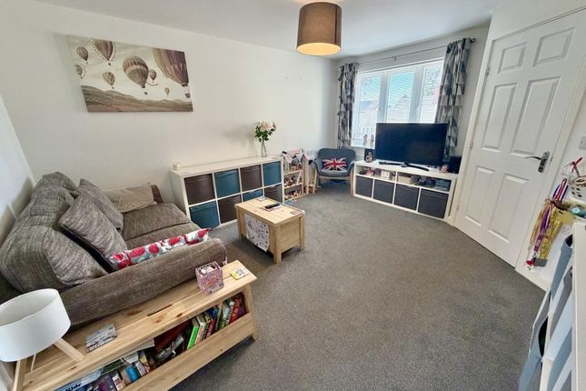 14, Lapwing Close, Yeovil photo 2