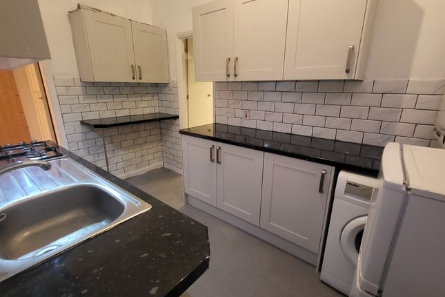 Flat to rent in The Drive, Ilford