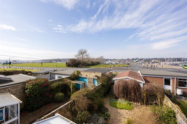 3 Coastguard Cottages, Bridge Road, Yarmouth photo 2
