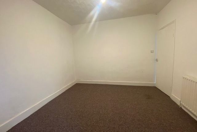 44 Trinity Road, Southall photo 2
