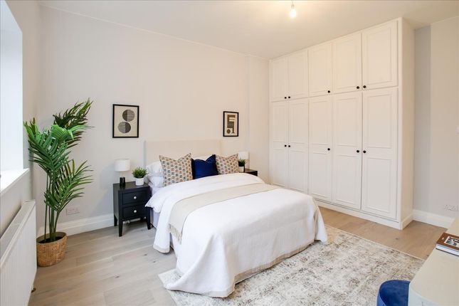 Flat for sale in Cumberland Park, Acton