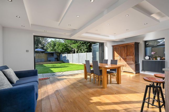 32, Bowes Road, Walton-On-Thames photo 4