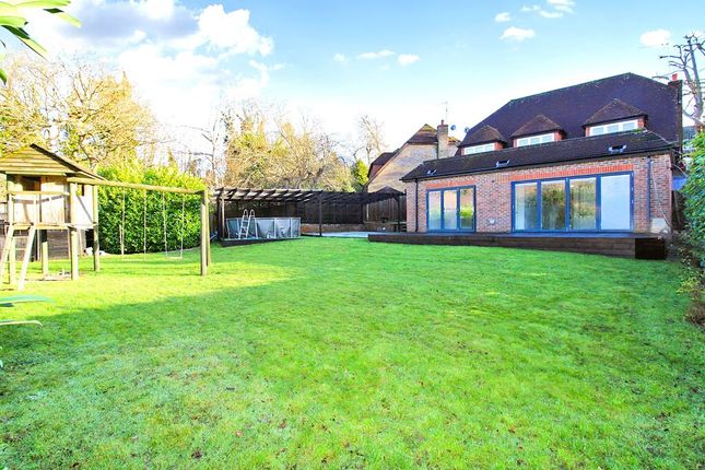 4, Stagbury Avenue, Chipstead photo 2