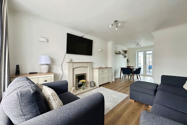 7, Lesscroft Close, Pendeford, Wolverhampton photo 4