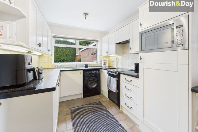 8 Abbey Drive, Stafford photo 3
