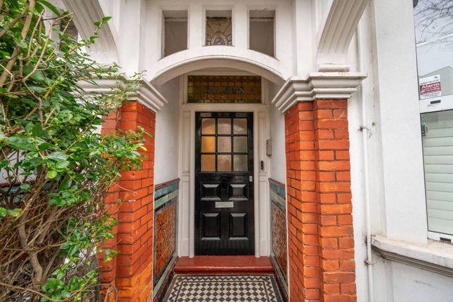 Flat for sale in Brondesbury Park, Brondesbury Park, London