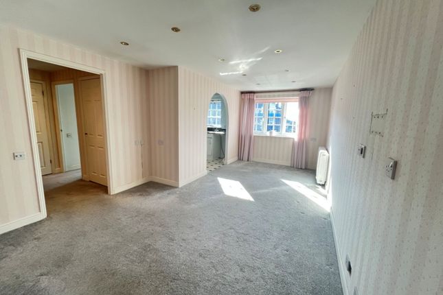 36 Betjeman Court, Cockfosters Road, Herts. photo 2