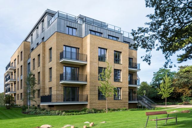 Flat for sale in Pinewood Gardens, Teddington