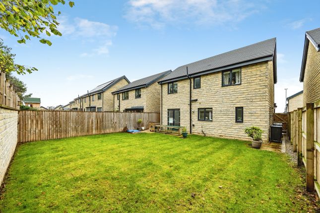 Manor Close, Huddersfield photo 4