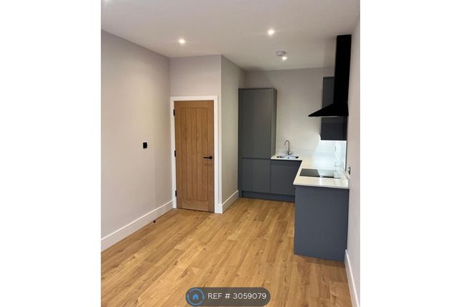Isabella House Flat, B Dallaway Gardens, East Grinstead photo 2