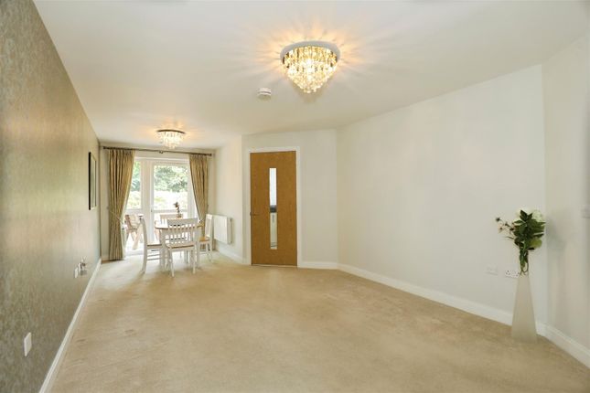 5 The Oaks, Cedar Avenue, Stoke-On-Trent photo 3