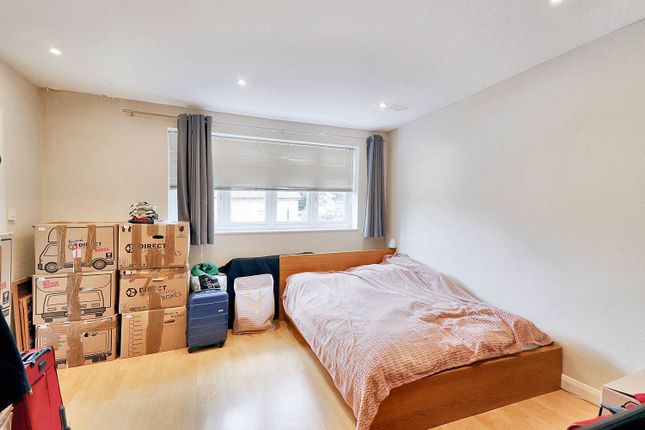 Thumbnail Maisonette to rent in Burhill Road, Hersham Village