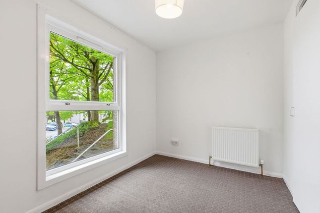 40 Kirkton, Erskine photo 4