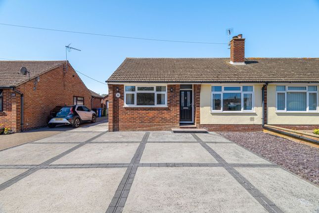 2-bed house on 45 Rounces Lane, Lowestoft, £240,000