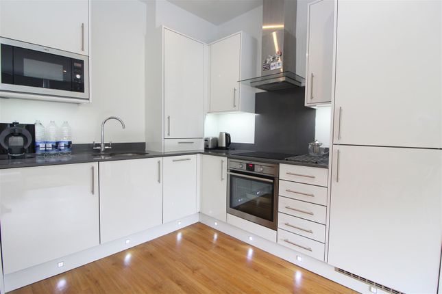 8, Woodland Court, St Albans photo 4
