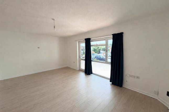 23 Vanewood Court, Plunch Lane Mumbles Swansea, LIMESLADE photo 3