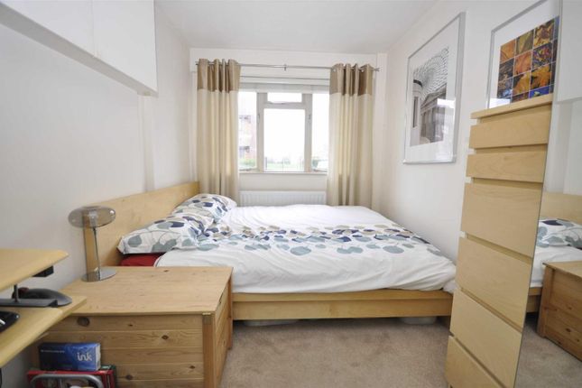 Oakmead Place, Mitcham photo 4