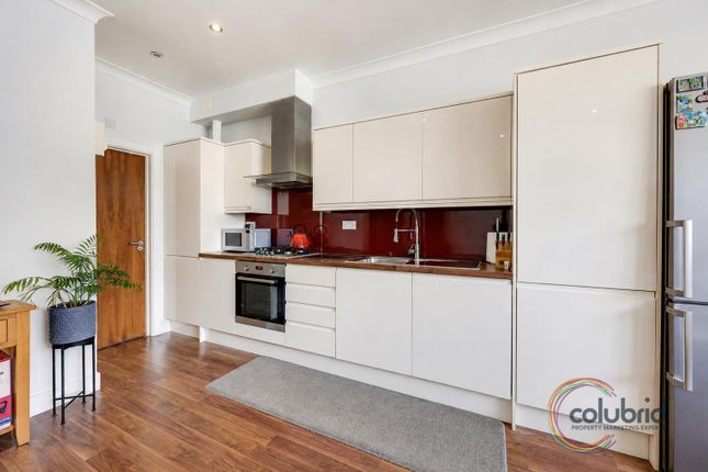 8a, Whitehall Lane, Grays photo 3