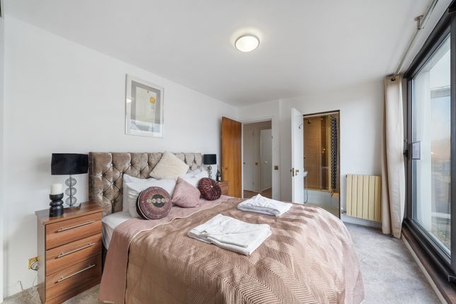 Flat to rent in Piccadilly, London