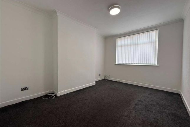 39, York Street, Radcliffe photo 2