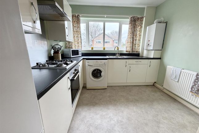 39, Cotswold Drive, Leeds photo 2