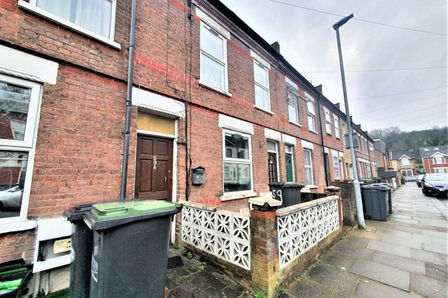 Two Bedroom Ground Floor Flat With Garden Available To Rent Located On Malvern Road In Luton