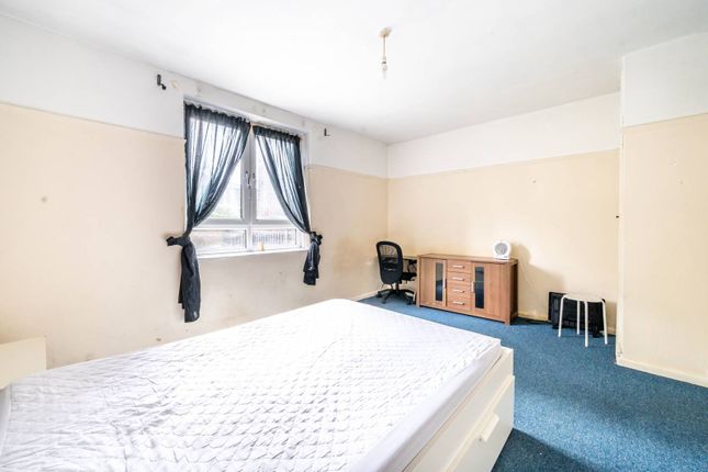 Studio to rent in Munster Road, Parsons Green, London