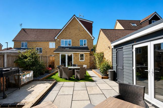 25, Thresher Rise, Great Notley, Braintree photo 4