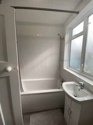 Room to rent in Field End Road, Eastcote, Pinner
