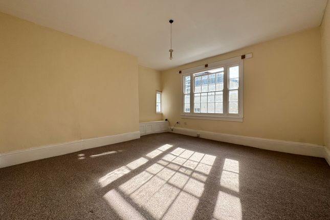 Flat 1, Blake House, Ramparts Walk, Totnes photo 2