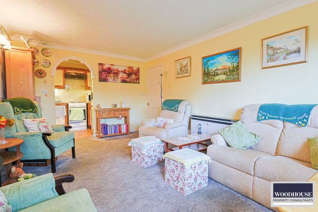 Flat 2 Edwards Court, Turners Hill, Cheshunt photo 3