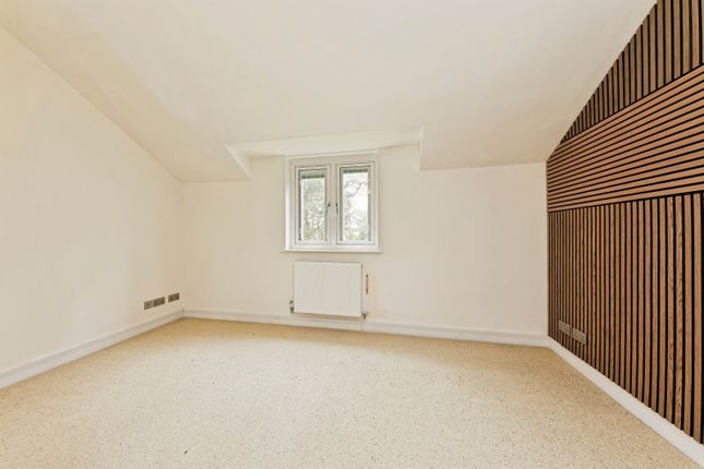 2-bed house on 6, Victoria Row, Ramsgate, £300,000