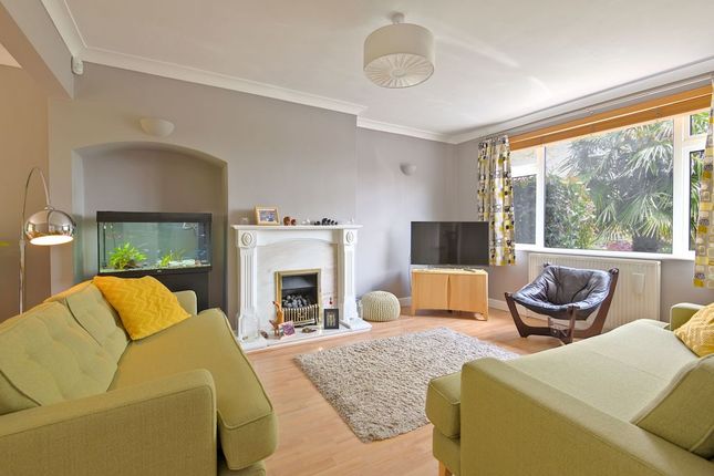 41, East View, Barnet photo 3