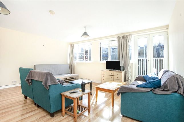 3 bed maisonette to rent in Chiswick Terrace, London W4