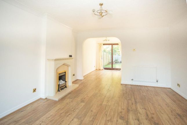 Link-detached house to rent in The Oaks, Heathfield, East Sussex